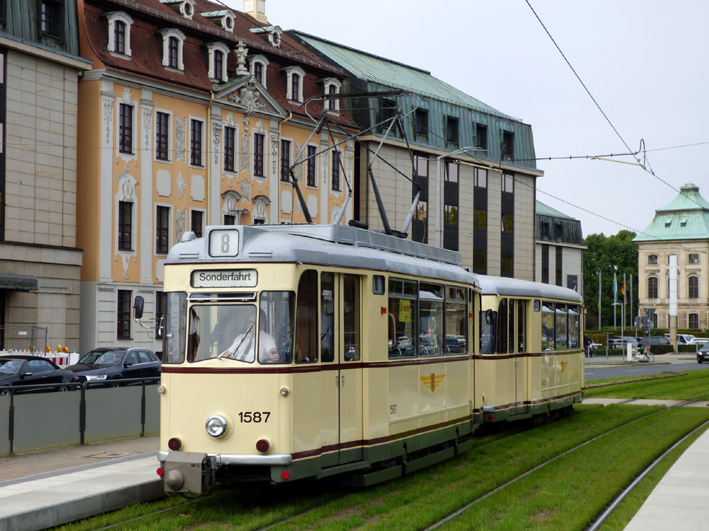 Dresden, Gotha T57 Nr. 1587 (201 310); Dresden — Jubiläum 150 Jahre Dresdner Straßenbahn (24.09.2022)