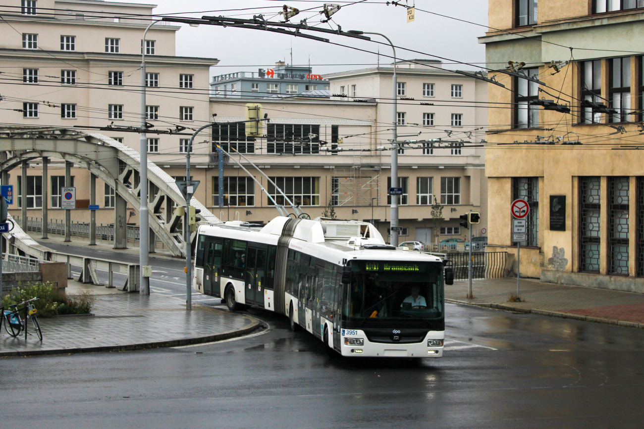 Острава, SOR TNB 18 № 3951 Острава, SOR TNB 18 № 3951