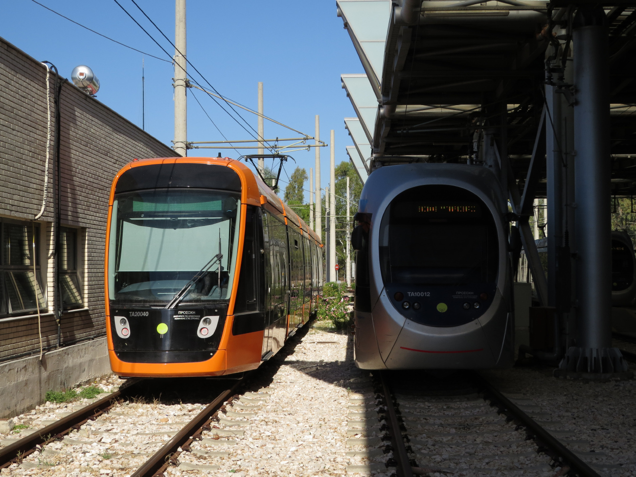 Афины, Alstom Citadis 305 № 20040; Афины, AnsaldoBreda Sirio № 10012