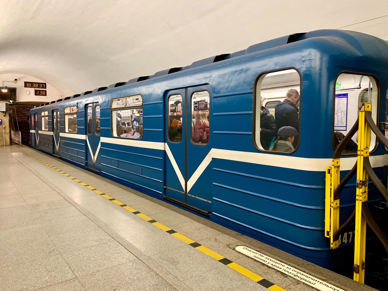 Санкт-Петербург, 81-717 (ЛВЗ) № 8477