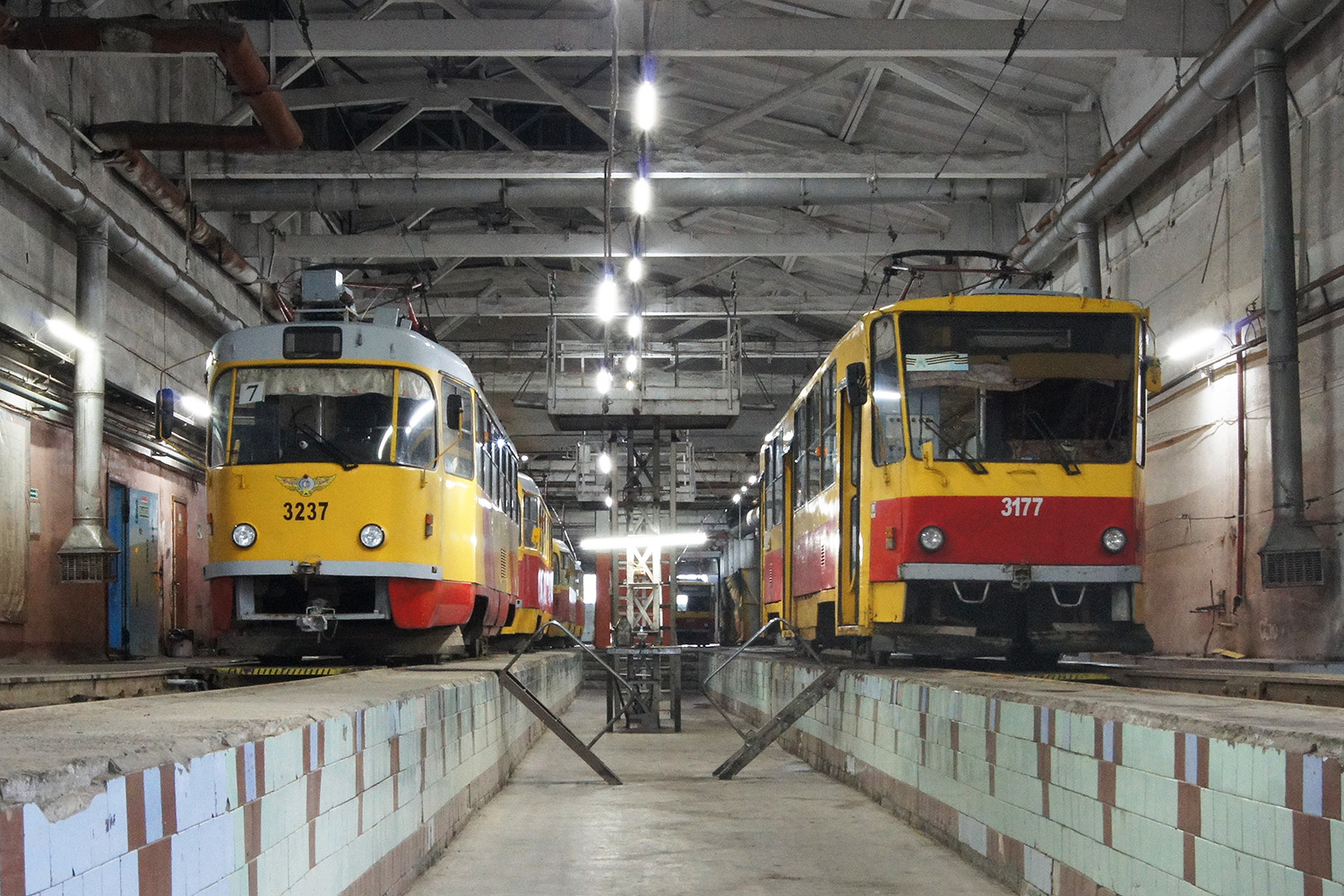 Барнаул, Tatra T3SU КВР Барнаул № 3237; Барнаул, Tatra T6B5SU № 3177