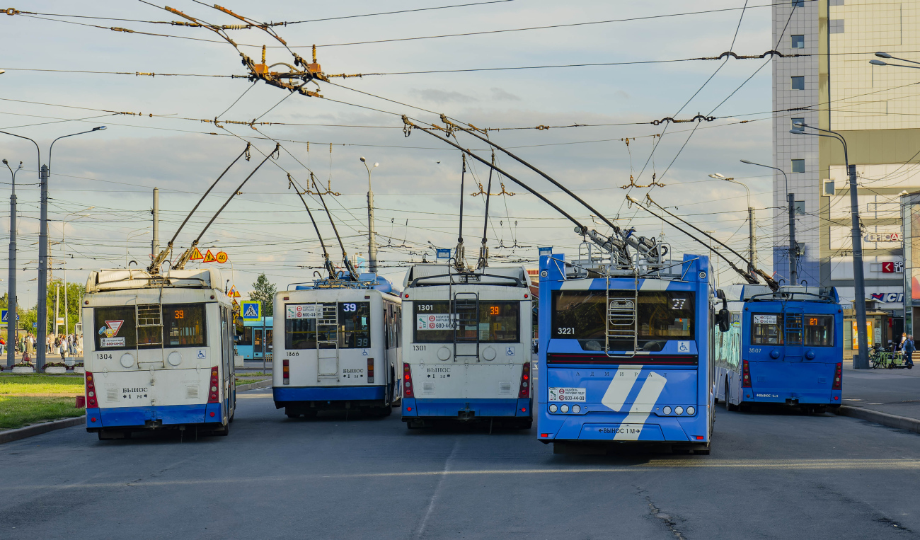 სანქტ-პეტერბურგი, Trolza-5265.00 “Megapolis” № 1304; სანქტ-პეტერბურგი, BTZ-52768Т № 1866; სანქტ-პეტერბურგი, Trolza-5265.00 “Megapolis” № 1301; სანქტ-პეტერბურგი, PKTS-6281.00 “Admiral” № 3221; სანქტ-პეტერბურგი — Terminal stations