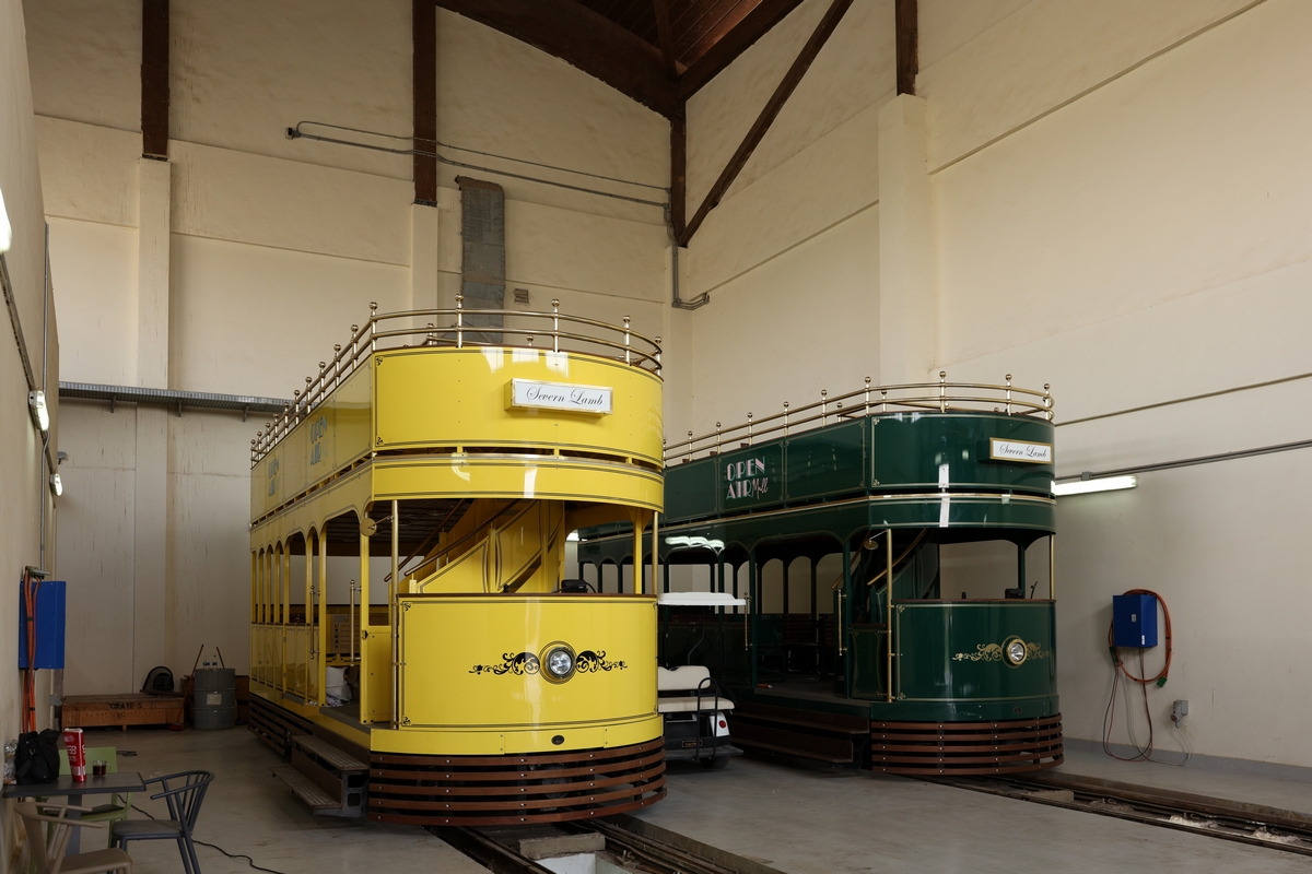 Мадинати, Четырёхосный аккумуляторный вагон № Yellow