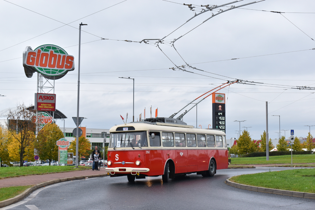 Пардубице, Škoda 9TrHT28 № 358; Прага — 50 лет спустя – покатушки на троллейбусах и начало регулярной эксплуатации 58 маршрута