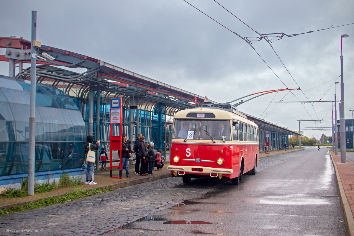 Пардубице, Škoda 9TrHT28 № 358; Прага — 50 лет спустя – покатушки на троллейбусах и начало регулярной эксплуатации 58 маршрута