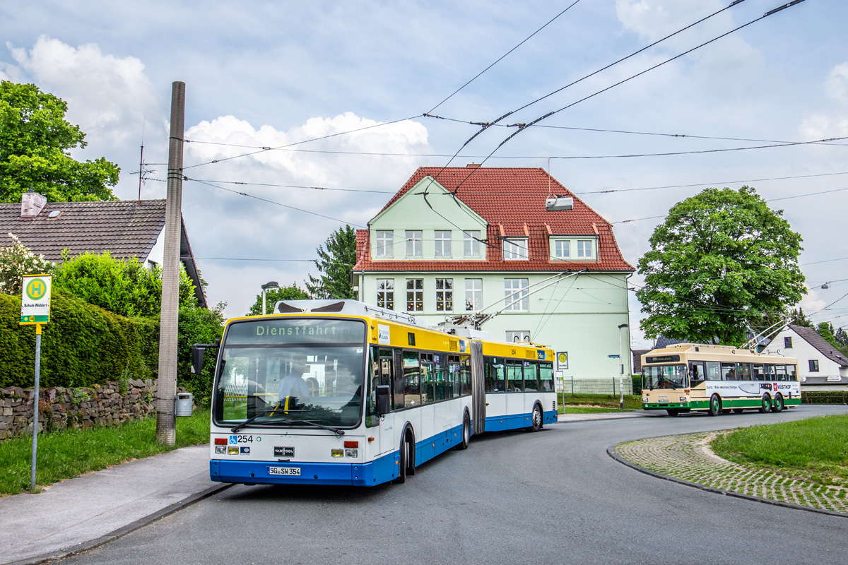 Золинген, Van Hool AG 300T № 254; Золинген, MAN/Gräf & Stift 860 SL172HO № 42