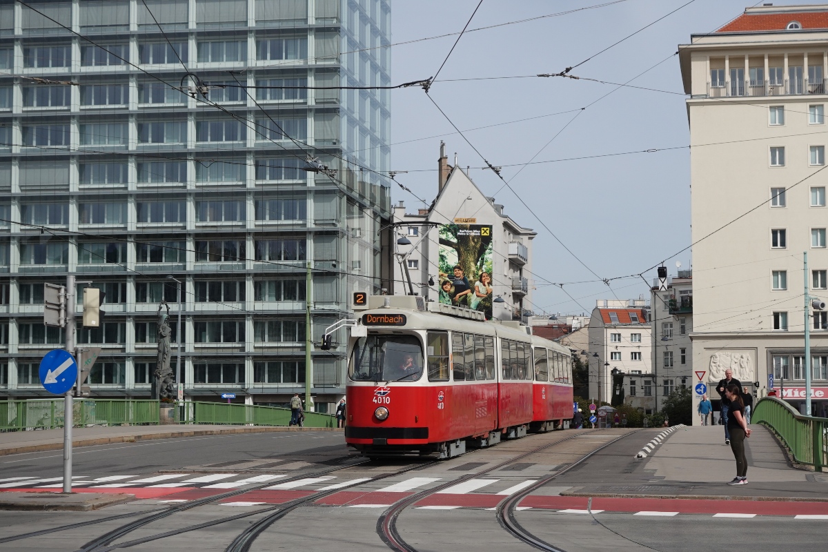 Vienna, SGP Type E2 č. 4010; Vienna, Bombardier Type c5 č. 1420