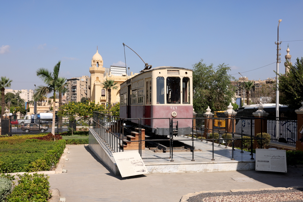 Каир, Двухосный моторный вагон № 381; Каир — Tram monuments in Heliopolis