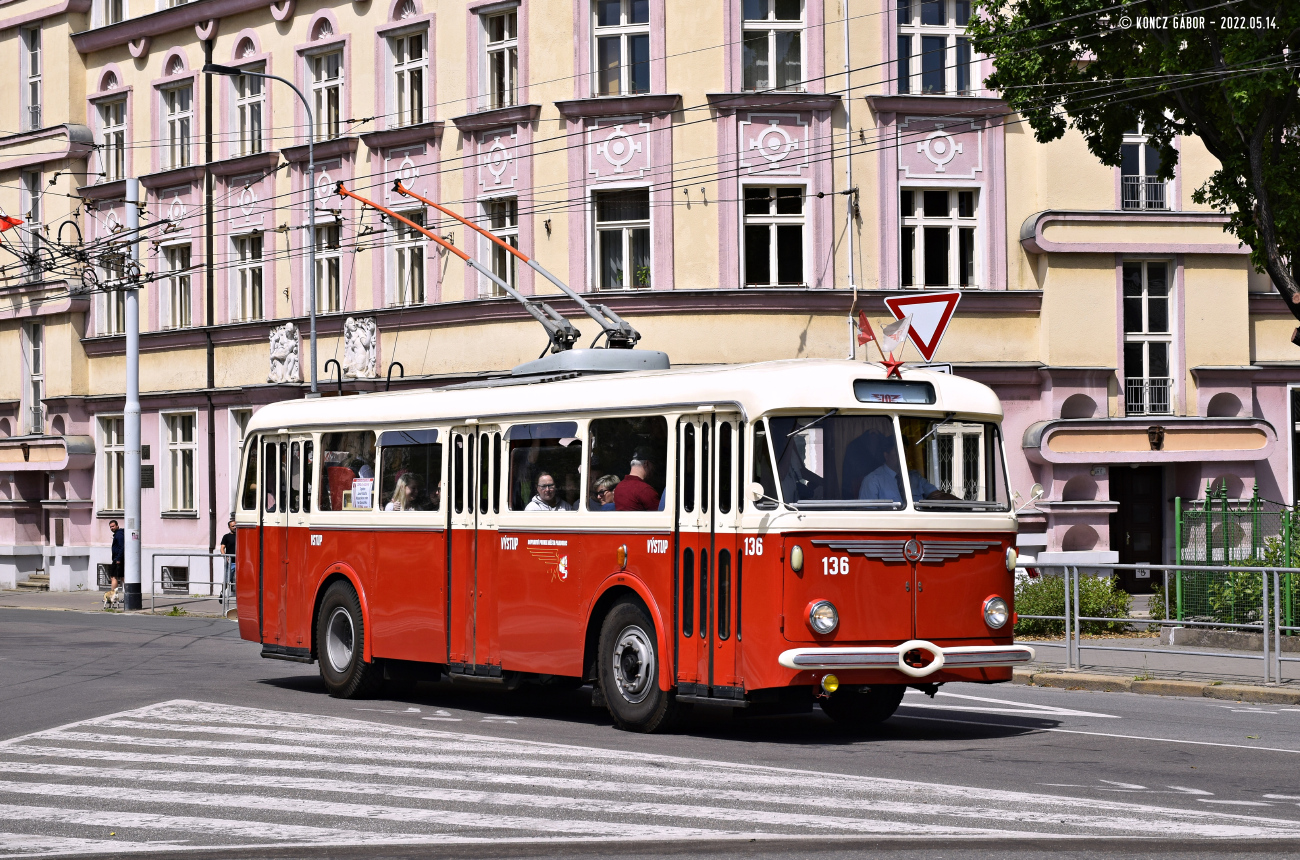 Pardubice, Škoda 8Tr9 nr. 136 (302)