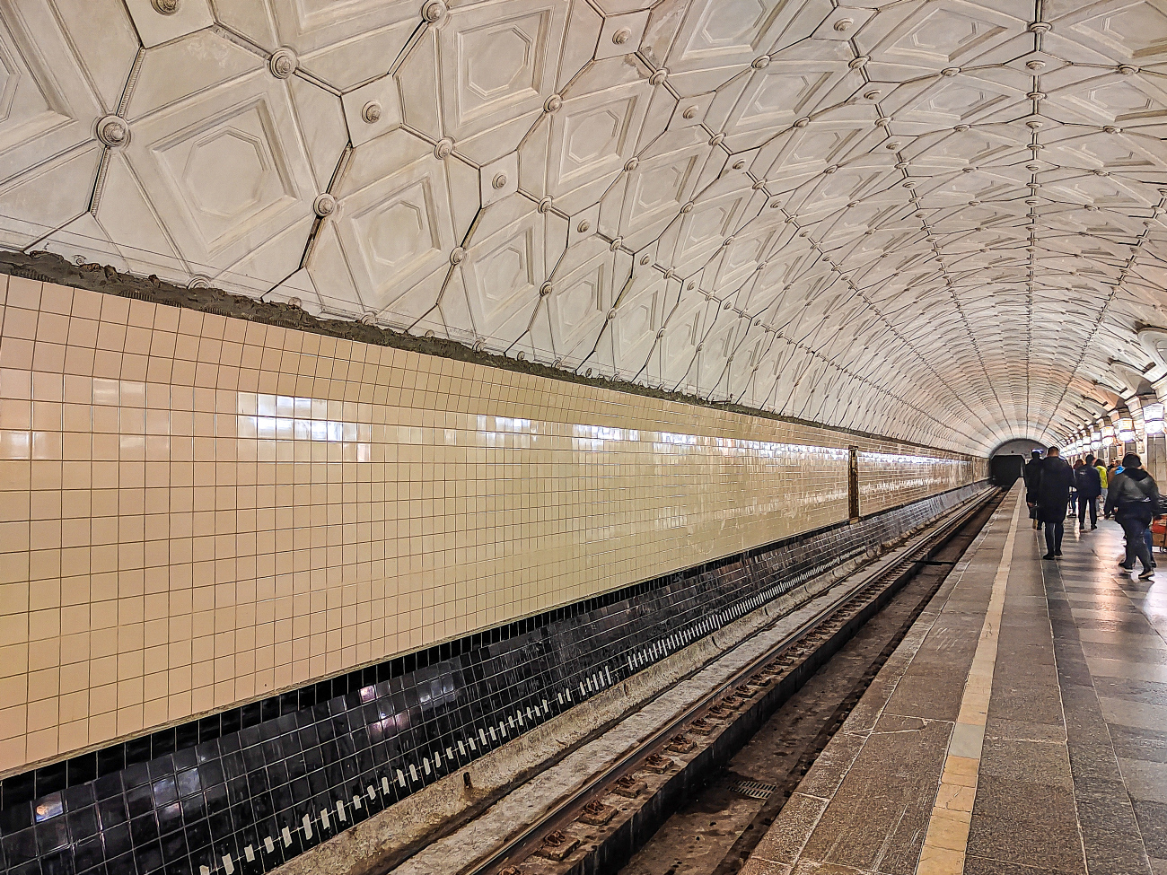 Москва — Метрополитен — [1] Сокольническая линия; Москва — Метрополитен — прочее