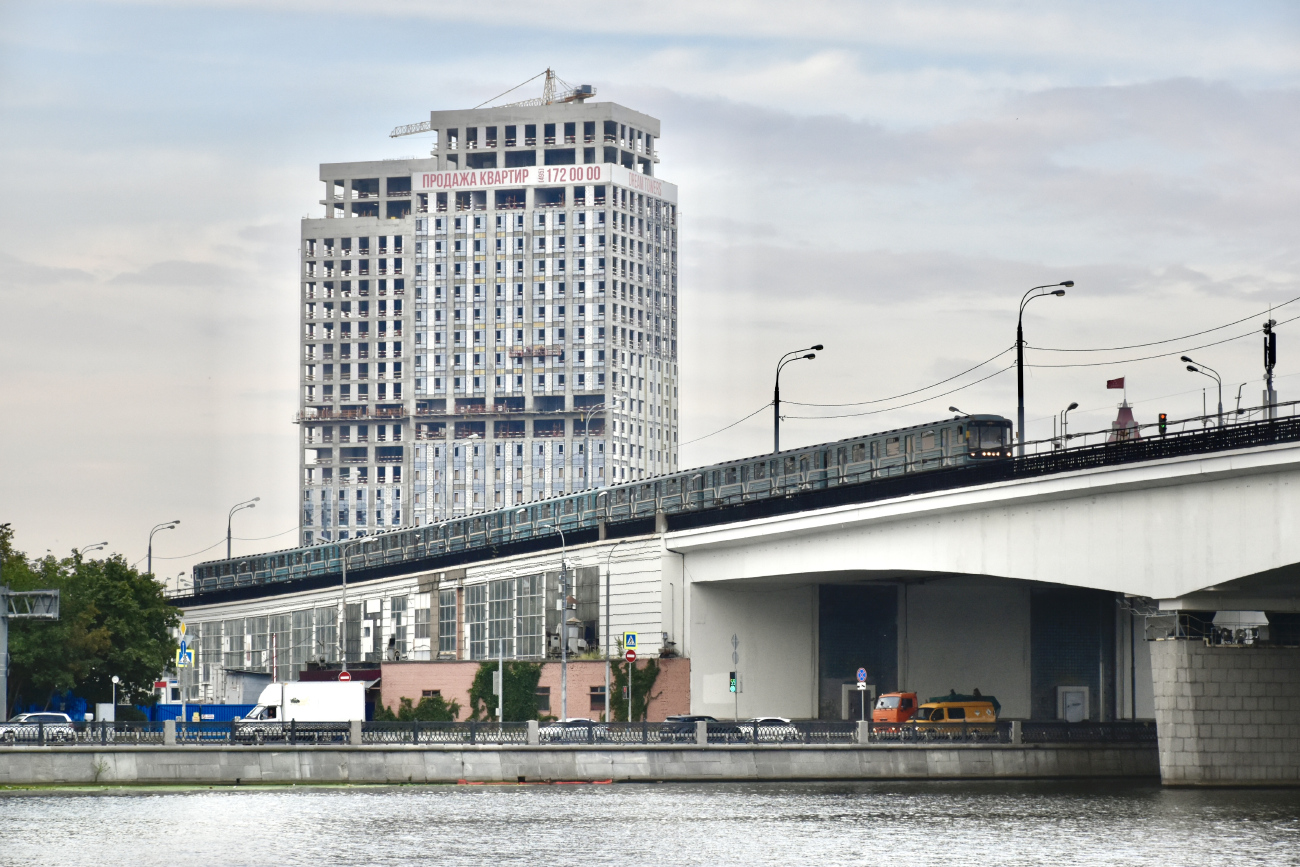 Moskva — Metro — [2] Zamoskvoretskaya Line; Moskva — Metro — Vehicles — Type 81-717/714 and modifications