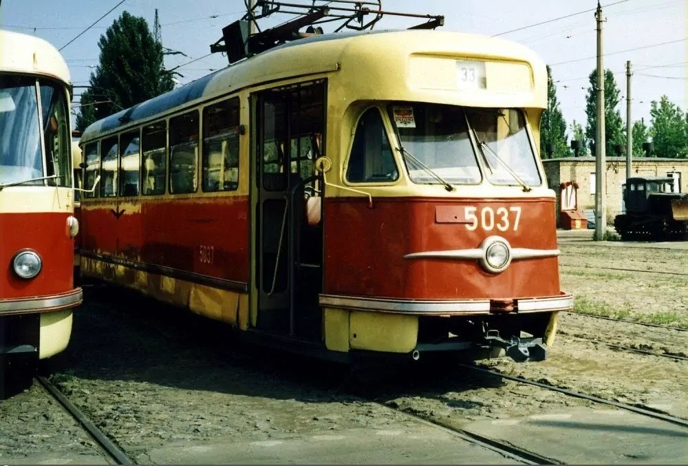 Киев, Tatra T2SU № 5037; Киев — Исторические фотографии; Киев — Трамвайные депо: Дарницкое; Киев — Трамвайные линии: Дарницкая сеть Киев, Tatra T2SU № 5037; Киев — Исторические фотографии; Киев — Трамвайные депо: Дарницкое; Киев — Трамвайные линии: Дарницкая сеть