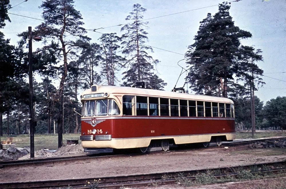 基辅, RVZ-6 # 1614; 基辅 — Historical photos; 基辅 — Tramway lines: Closed lines; 基辅 — Tramway lines: Darnytske depot network