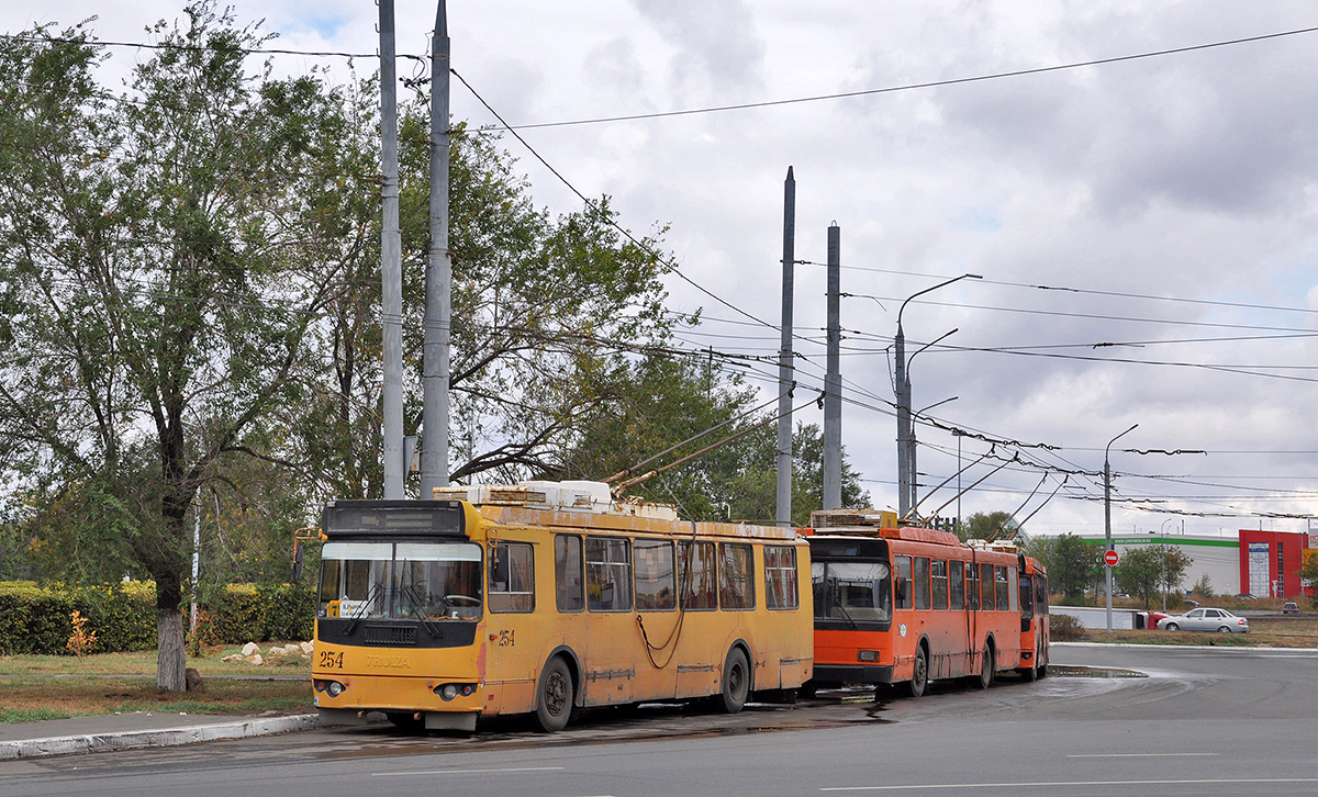 Orenbourg, ZiU-682G-016.02 N°. 254