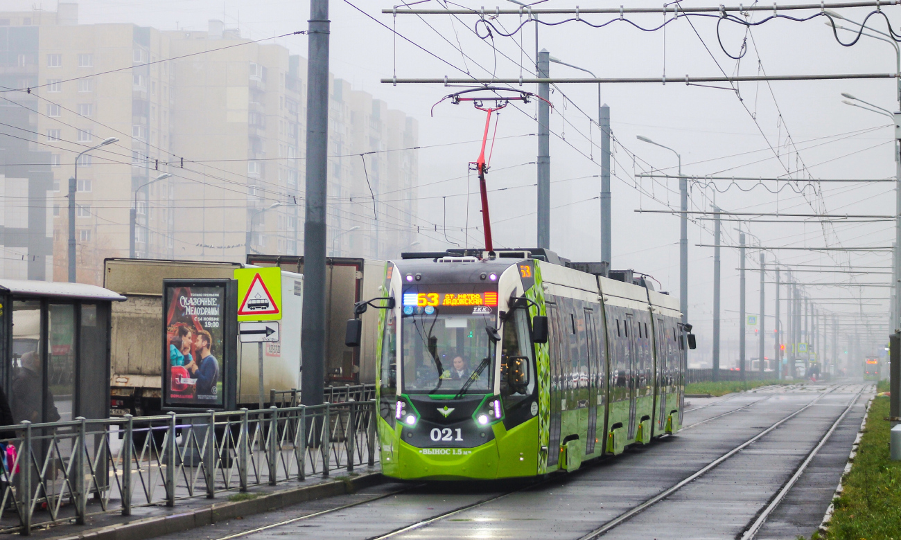 Saint-Pétersbourg, Stadler B85600M N°. 021