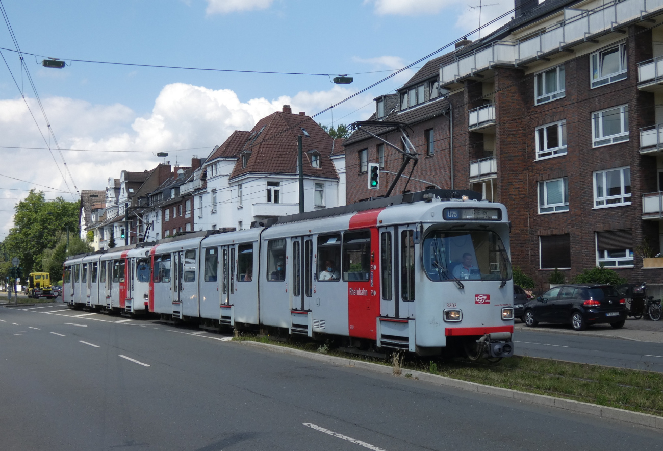 Düsseldorf, Duewag GT8SU č. 3202; Düsseldorf, Duewag GT8SU č. 3235