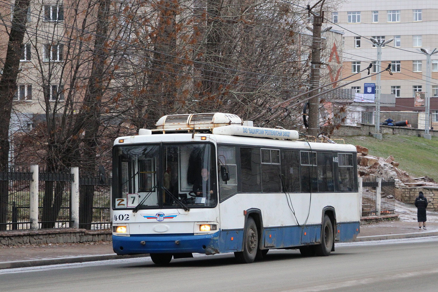 Киров, БТЗ-52767Р № 402