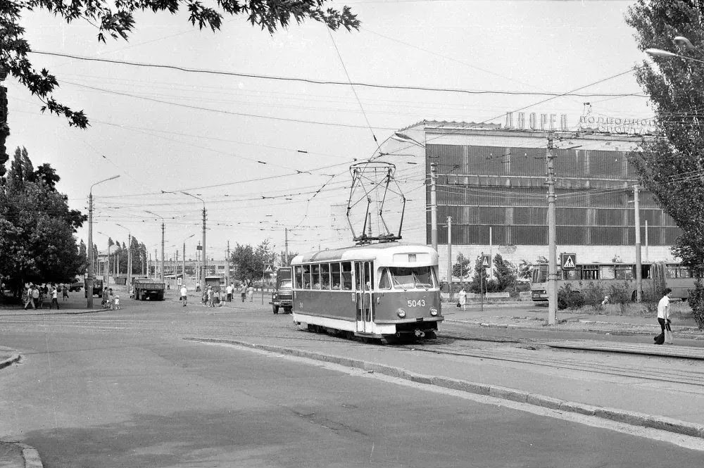 Киев, Tatra T2SU № 5043; Киев — Исторические фотографии; Киев — Трамвайные линии: Дарницкая сеть; Киев — Трамвайные линии: Закрытые линии Киев, Tatra T2SU № 5043; Киев — Исторические фотографии; Киев — Трамвайные линии: Дарницкая сеть; Киев — Трамвайные линии: Закрытые линии