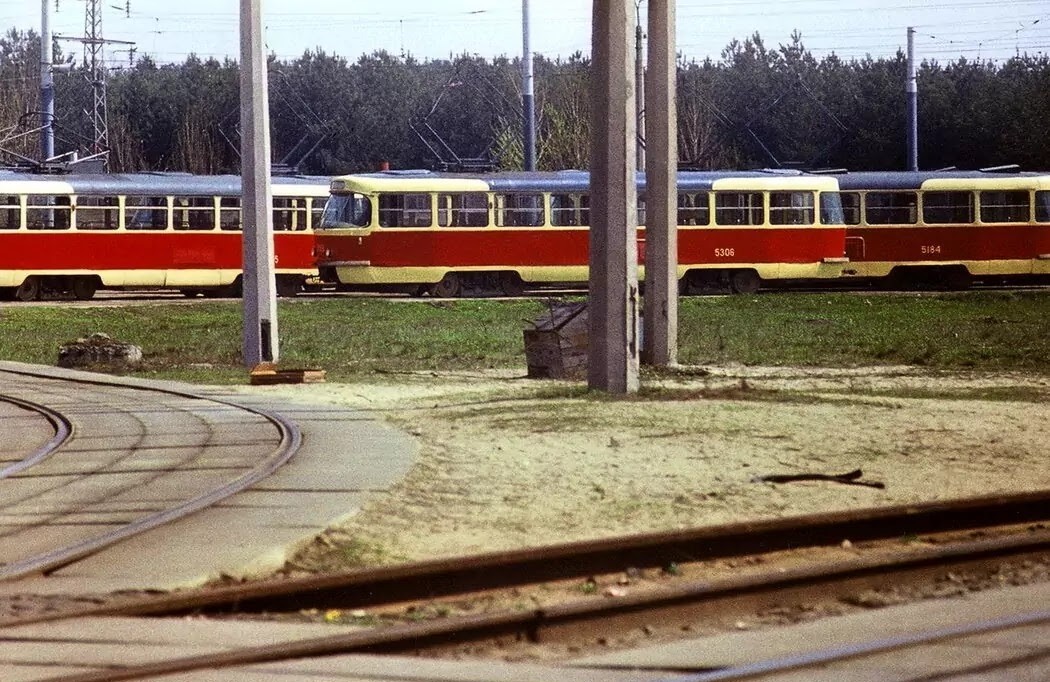 Киев, Tatra T3SU (двухдверная) № 5306; Киев, Tatra T3SU (двухдверная) № 5184; Киев — Исторические фотографии; Киев — Трамвайные линии: Дарницкая сеть