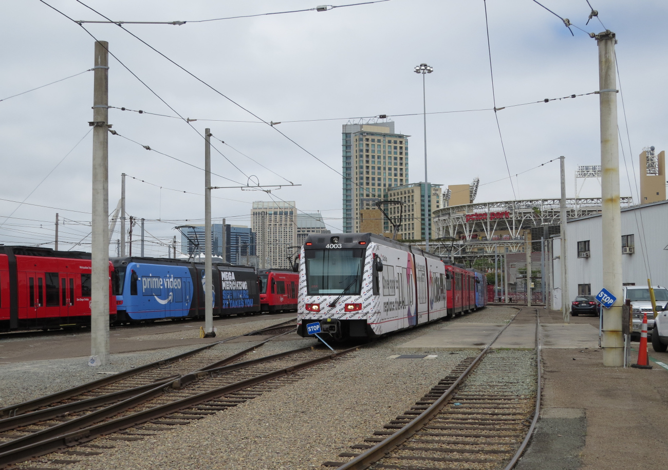 Сан-Диего, Siemens S700 LRV № 5011; Сан-Диего, Siemens S70 LRV № 4003; Сан-Диего — San Diego Trolley депо