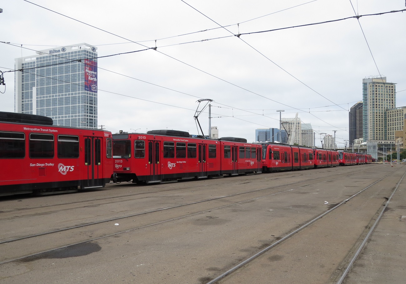 Сан-Диего, Siemens SD100 № 2013; Сан-Диего, Siemens S700 LRV № 5057; Сан-Диего — San Diego Trolley депо