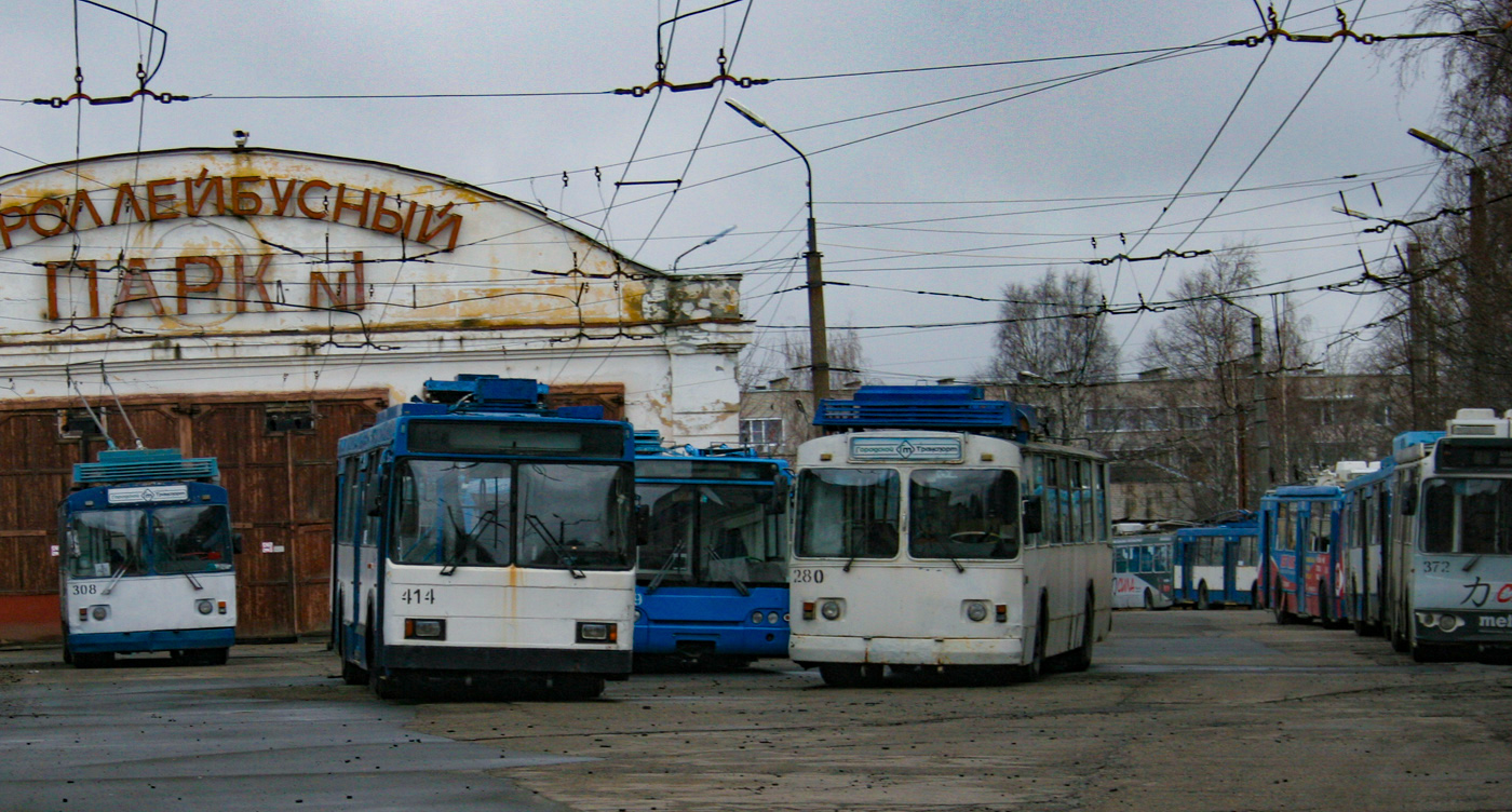 Petrosawodsk, VMZ-5298-20 Nr. 414; Petrosawodsk, ZiU-682G [G00] Nr. 280