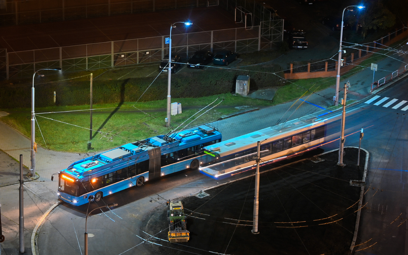 Острава, Škoda 27Tr Solaris III № 3811; Острава, Solaris Trollino II 15 AC № 3601; Острава — Троллейбусные линии и инфраструктура; Острава — Фото с Tieto Towers