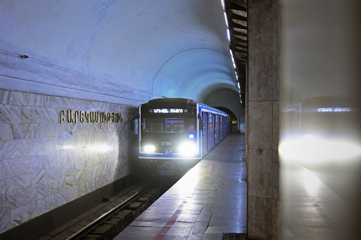 Ереван, 81-717M № 8786