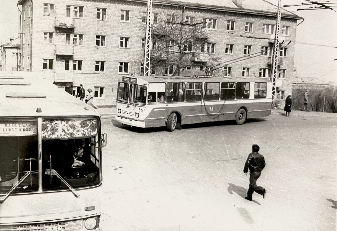 Владивосток, ЗиУ-682В № 141; Владивосток — Исторические фотографии — троллейбус