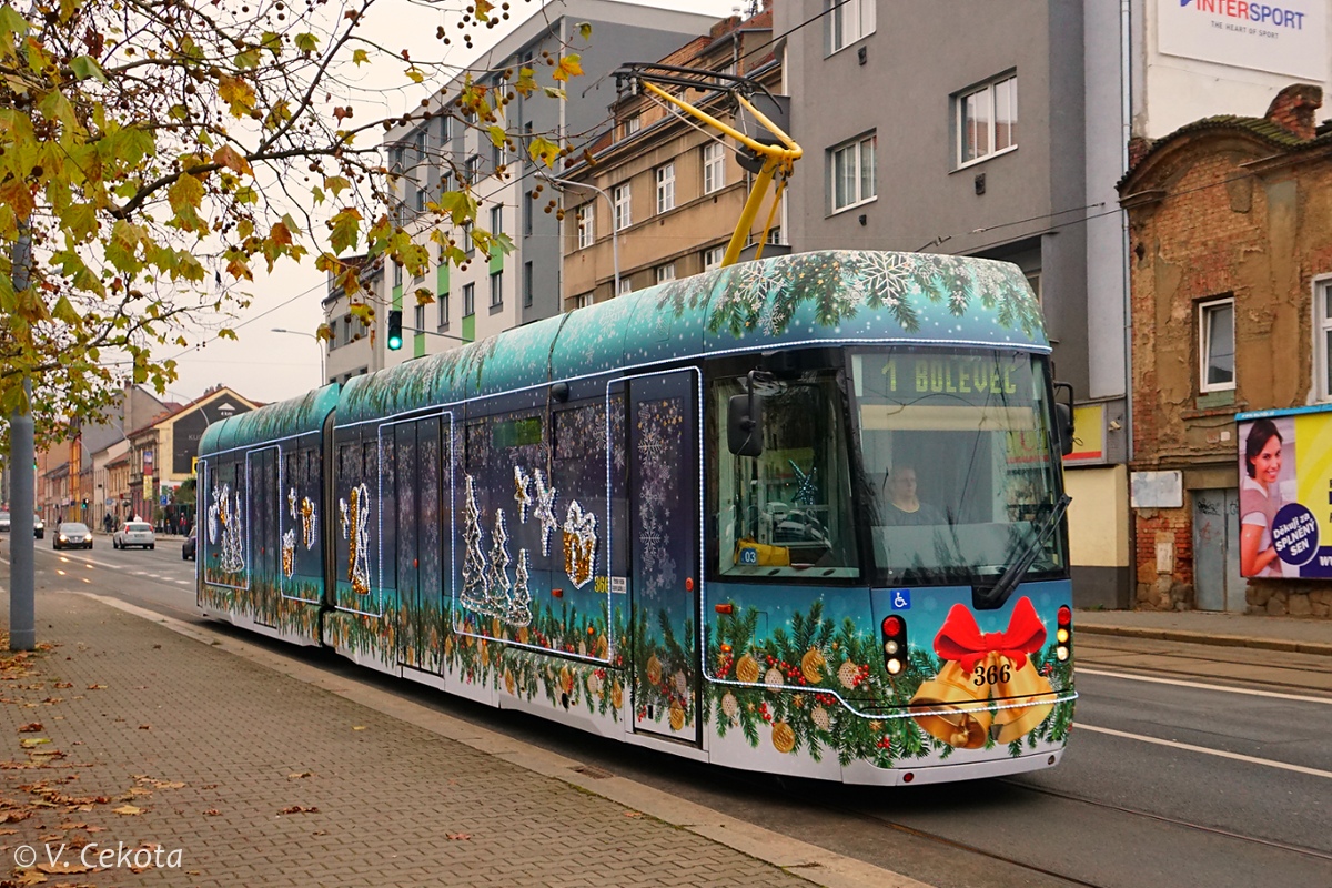 Пльзень, Vario LF2/2 IN № 366; Пльзень — Рождественский трамвай