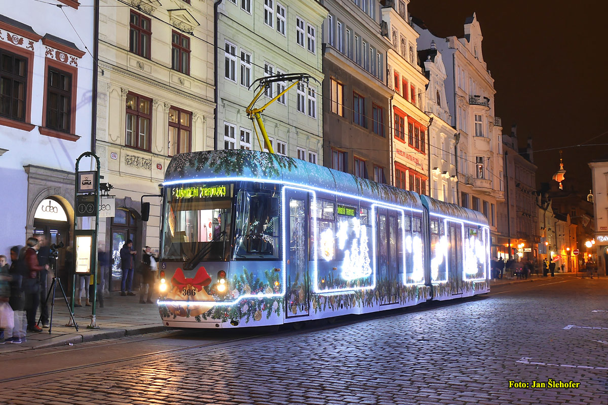 Пльзень, Vario LF2/2 IN № 366; Пльзень — Рождественский трамвай