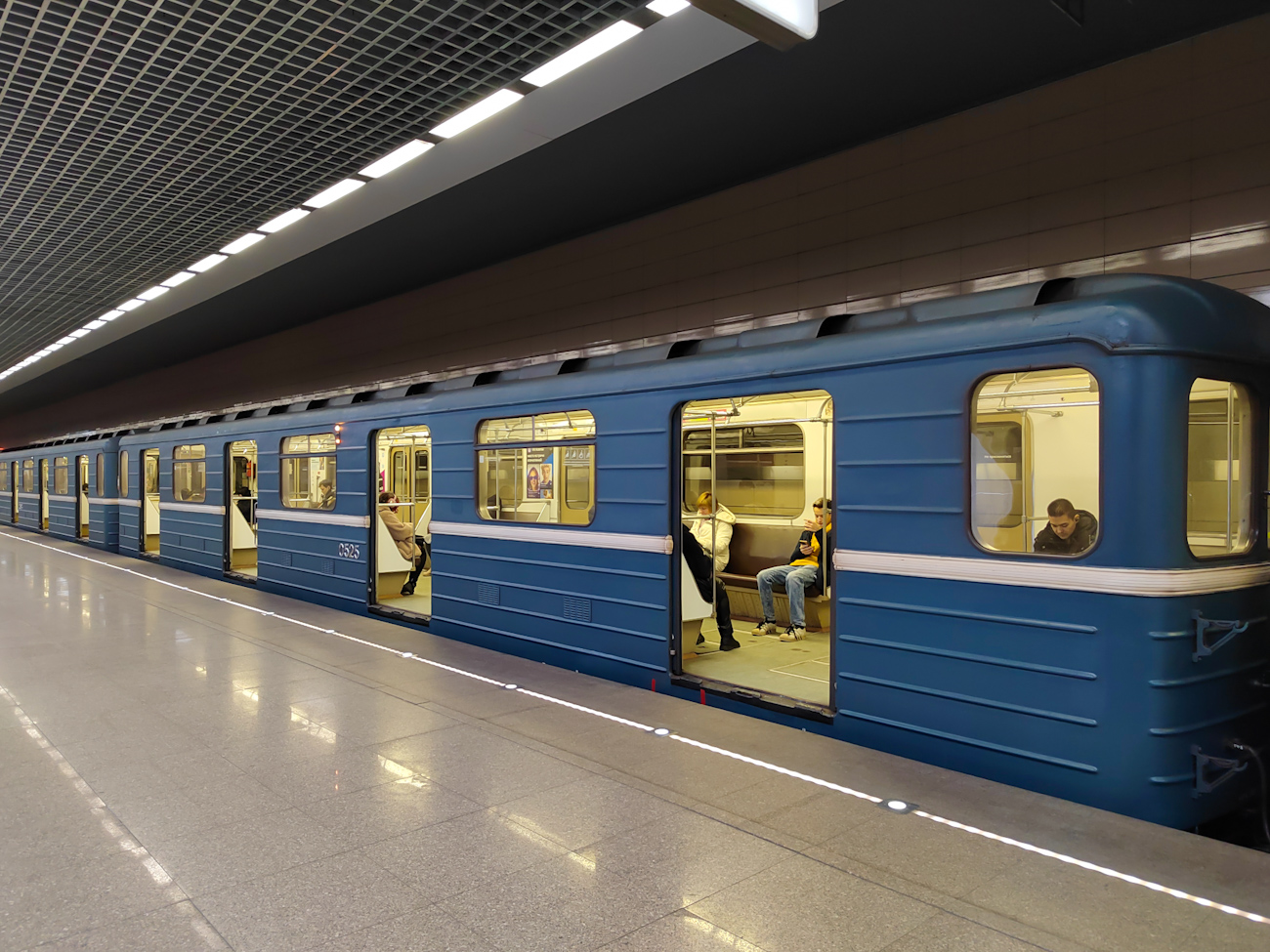 Moskva, 81-714.5 (MMZ/MVM) Br. 0525