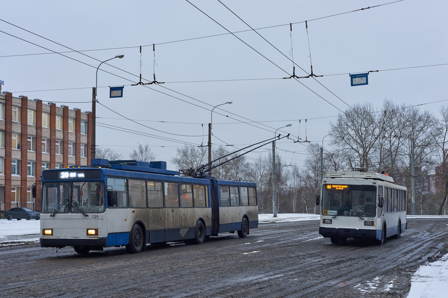 Санкт-Петербург, ВМЗ-6215 № 1129; Санкт-Петербург, ПТЗ-5283 № 1964