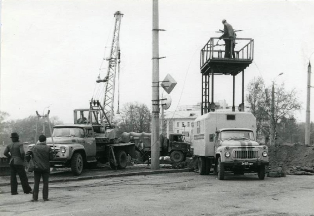 Ижау — Building and reconstruction