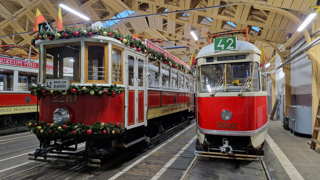 Прага, Tatra T1 № 5002; Прага, Ringhoffer DSM № 2210; Прага — Рождественский трамвай
