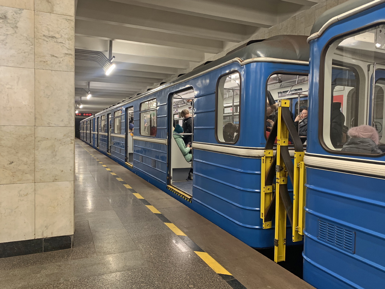 Екатеринбург, 81-714.5 (ЛВЗ/ВМ) № 8248