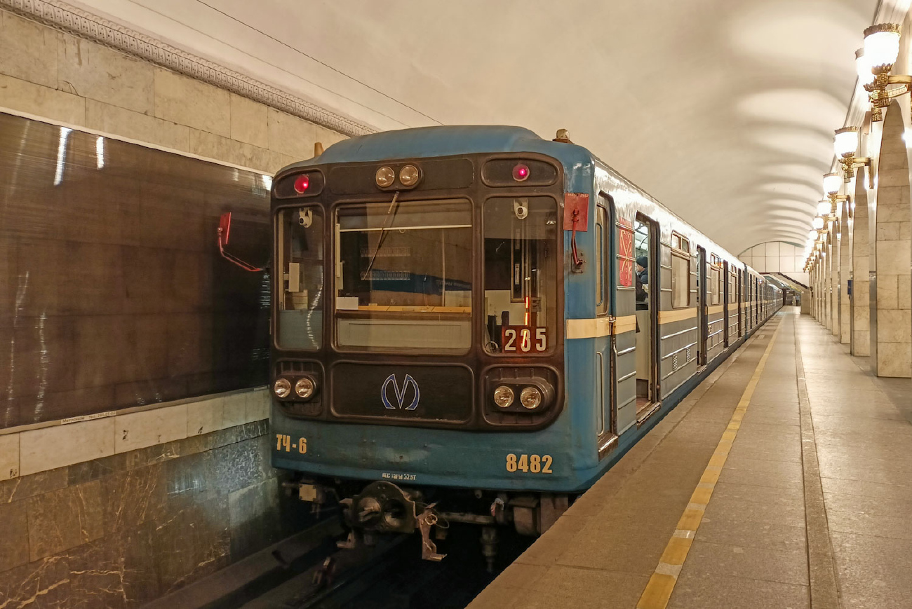 Санкт-Петербург, 81-717 (ЛВЗ) № 8482