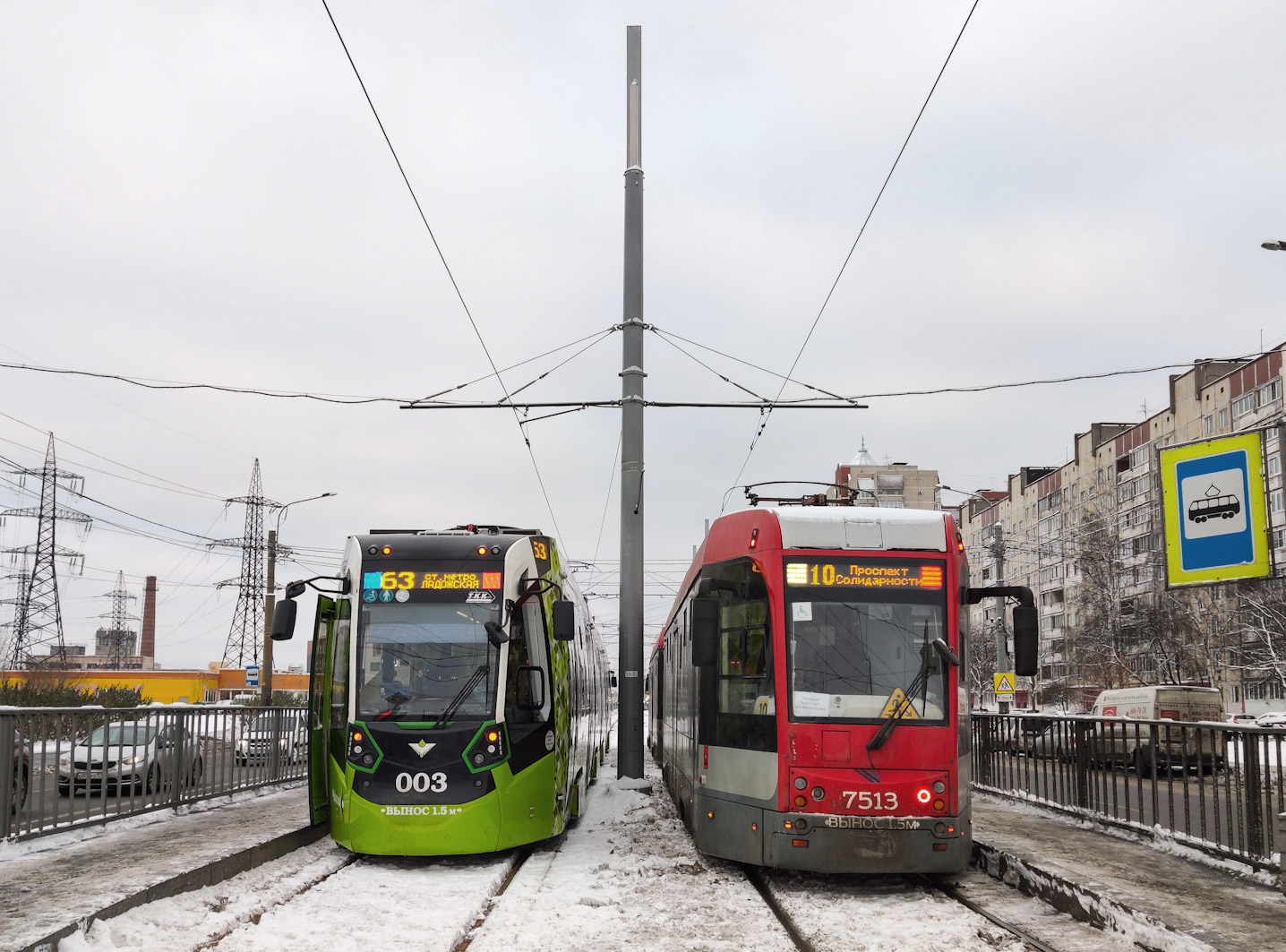 Saint-Pétersbourg, Stadler B85600M N°. 003; Saint-Pétersbourg, 71-301 N°. 7513 Saint-Pétersbourg, Stadler B85600M N°. 003; Saint-Pétersbourg, 71-301 N°. 7513