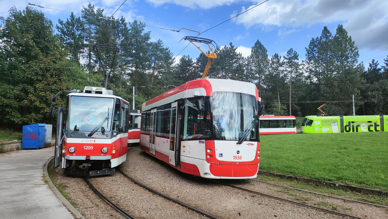 Брно, Tatra T6A5 № 1209; Брно, EVO 2 № 1838