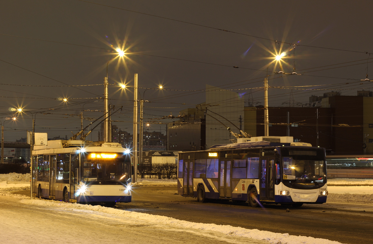 Санкт-Петербург, Тролза-5265.00 «Мегаполис» № 1305; Санкт-Петербург, ВМЗ-5298.01 «Авангард» № 1244; Санкт-Петербург — Конечные станции и разворотные кольца