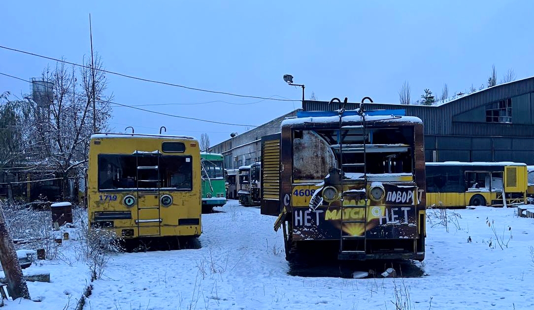 Киев, ЛАЗ E301D1 № 4608; Киев, МАЗ-103Т № 1719