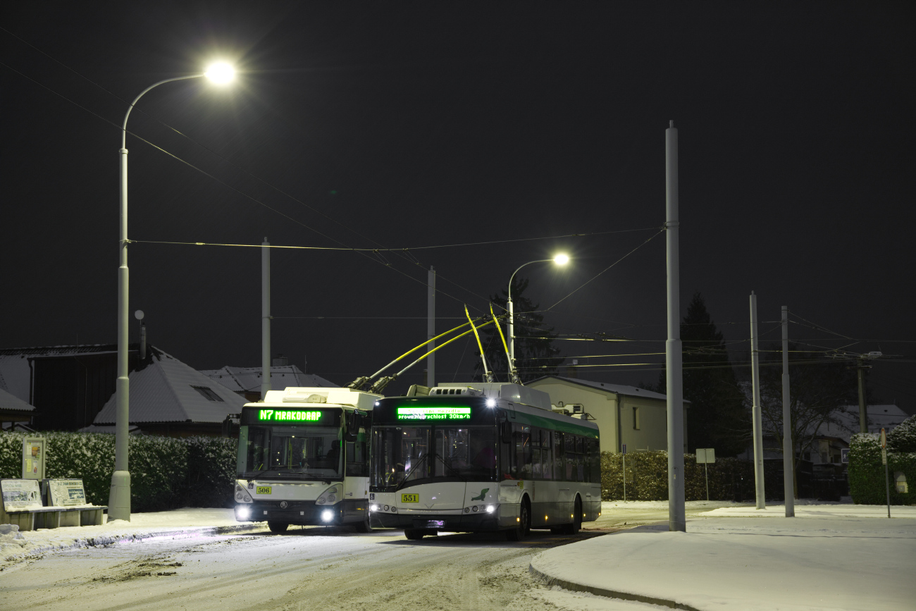 Пльзень, Škoda 24Tr Irisbus Citelis № 506; Пльзень, Škoda 26Tr Solaris III № 551