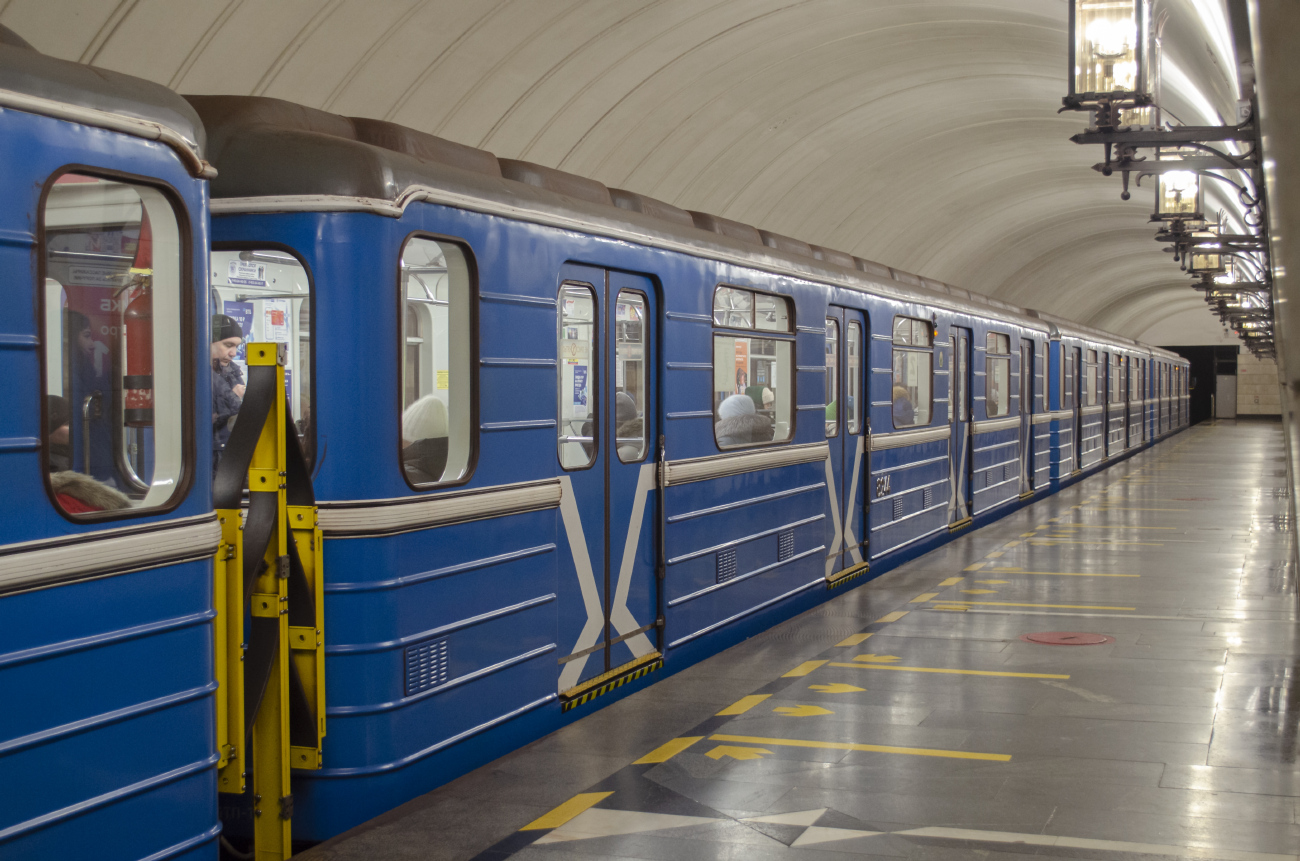 Екатеринбург, 81-714.5 (ЛВЗ/ВМ) № 8244