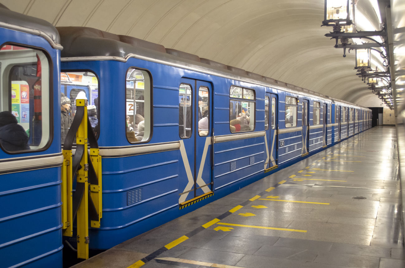 Екатеринбург, 81-714.5 (ЛВЗ/ВМ) № 8242