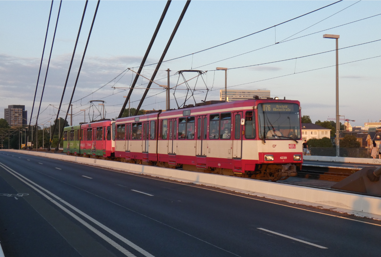 Düsseldorf, Duewag B80D Nr. 4239
