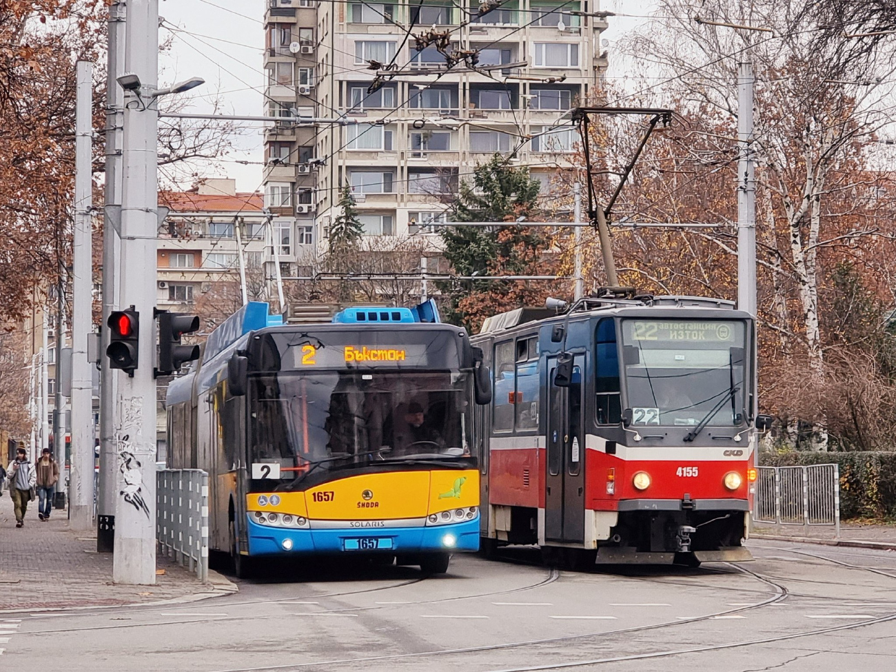 Sofia, Škoda 27Tr Solaris III № 1657; Sofia, Tatra T6A5 № 4155