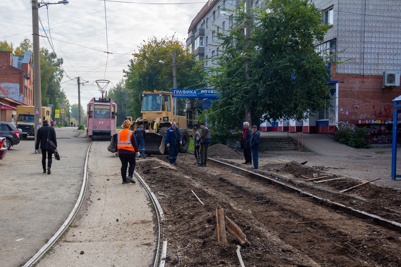 Tomsk — Repairs of tram tracks and catenary