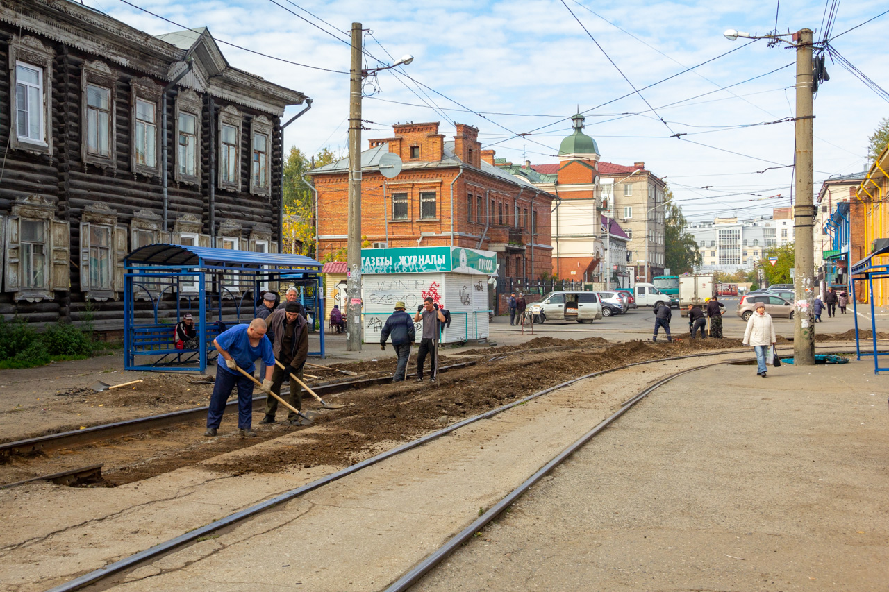 Tomsk — Repairs of tram tracks and catenary