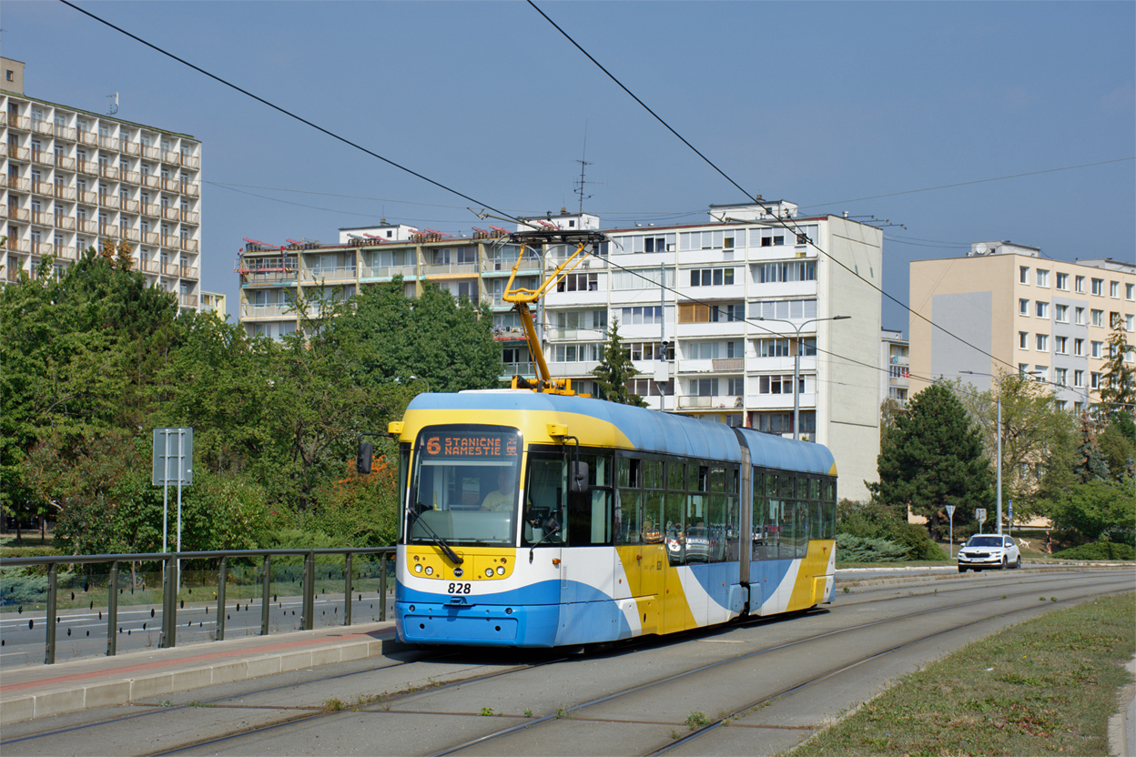 Кошице, Vario LF2+ № 828