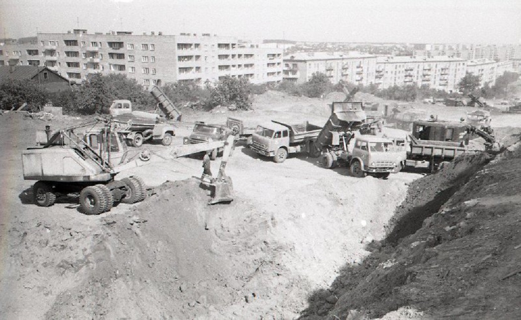 Ижау — Building and reconstruction